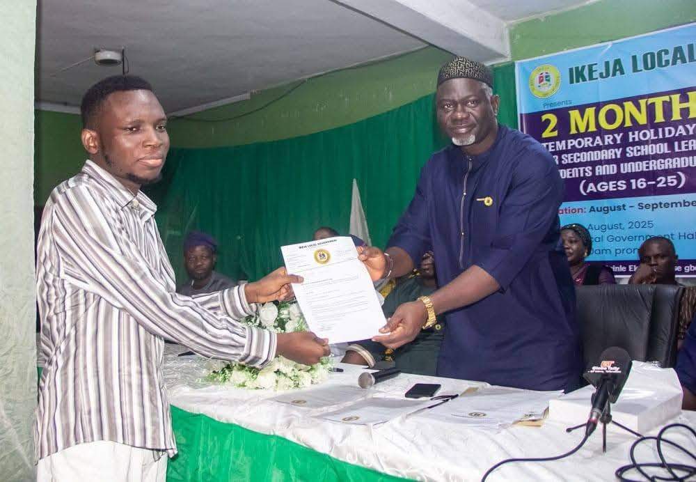 Ikeja LG Chairman Presents Offer Letters to Over 200 Youths in Holiday Job Programme Launch